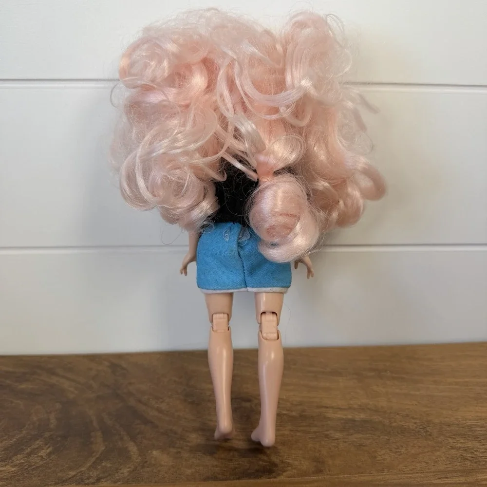 Rainbow High Costume Ball Bella Parker Dressed Articulated Doll